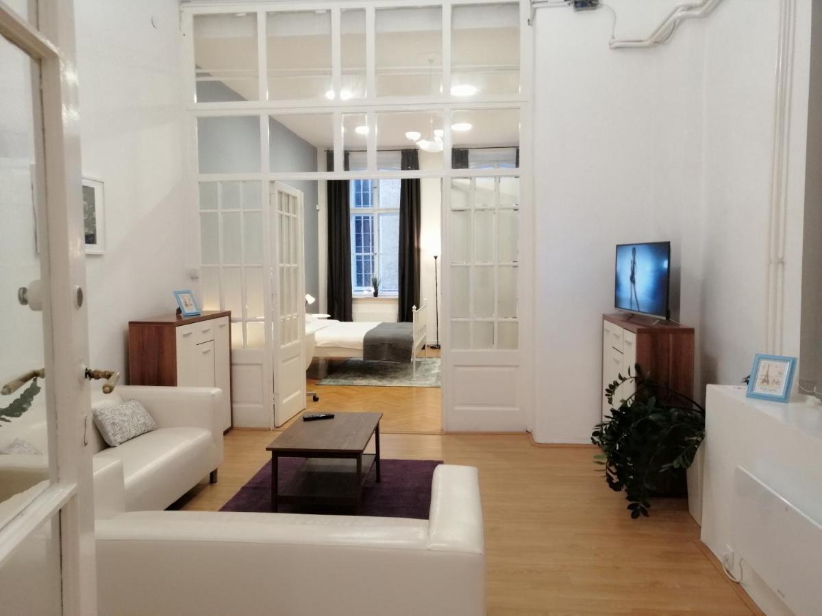 Filinhome Zmaj Jovina Suite Novi Sad Exterior foto